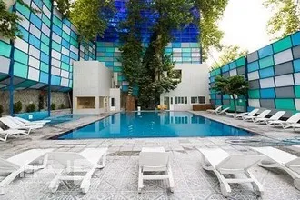 استخر چهارفصل سرو جماران